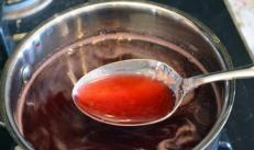 Як зварити сироп із вишні на зиму прості рецепт?