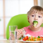 Moje dete ne želi da jede: šta očevi treba da znaju o deci - maloj deci
