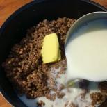 Рецепта със снимки за приготвяне на солена и сладка млечна супа с елда у дома