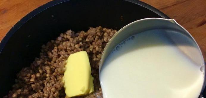 Receta me foto për përgatitjen e supës së qumështit të këndshëm dhe të ëmbël me hikërror në supa shtëpie Hikërror qumështi
